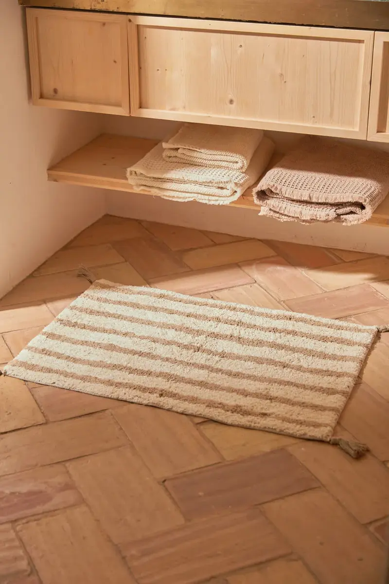 Alfombra de baño de algodón a rayas beige Helios