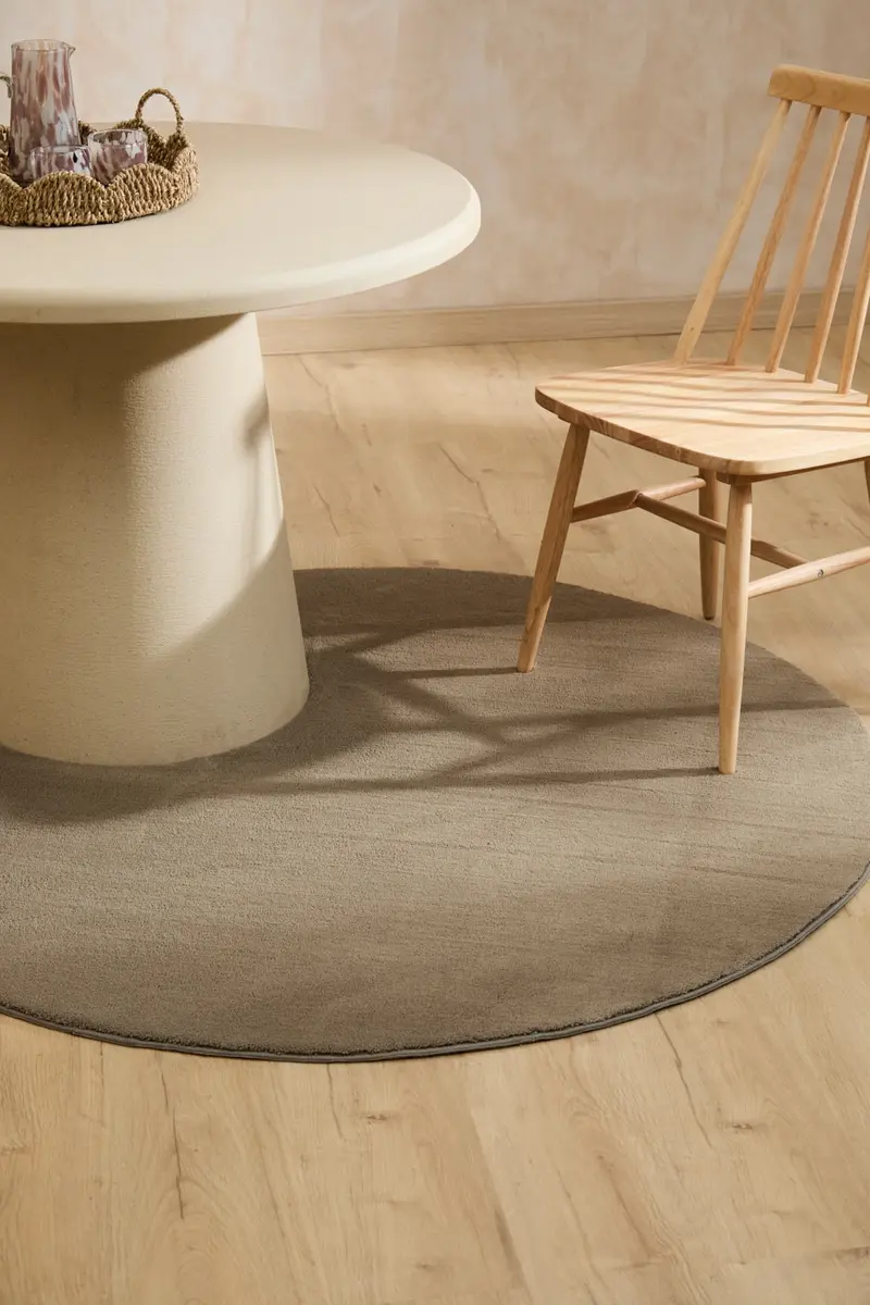 Alfombra lavable redonda de pelo suave en tono gris Apolo