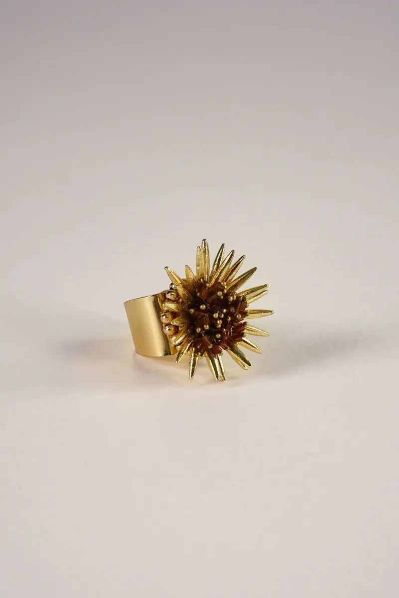 Anillo Dorado Ajustable Con Diseño De Girasol Marrón