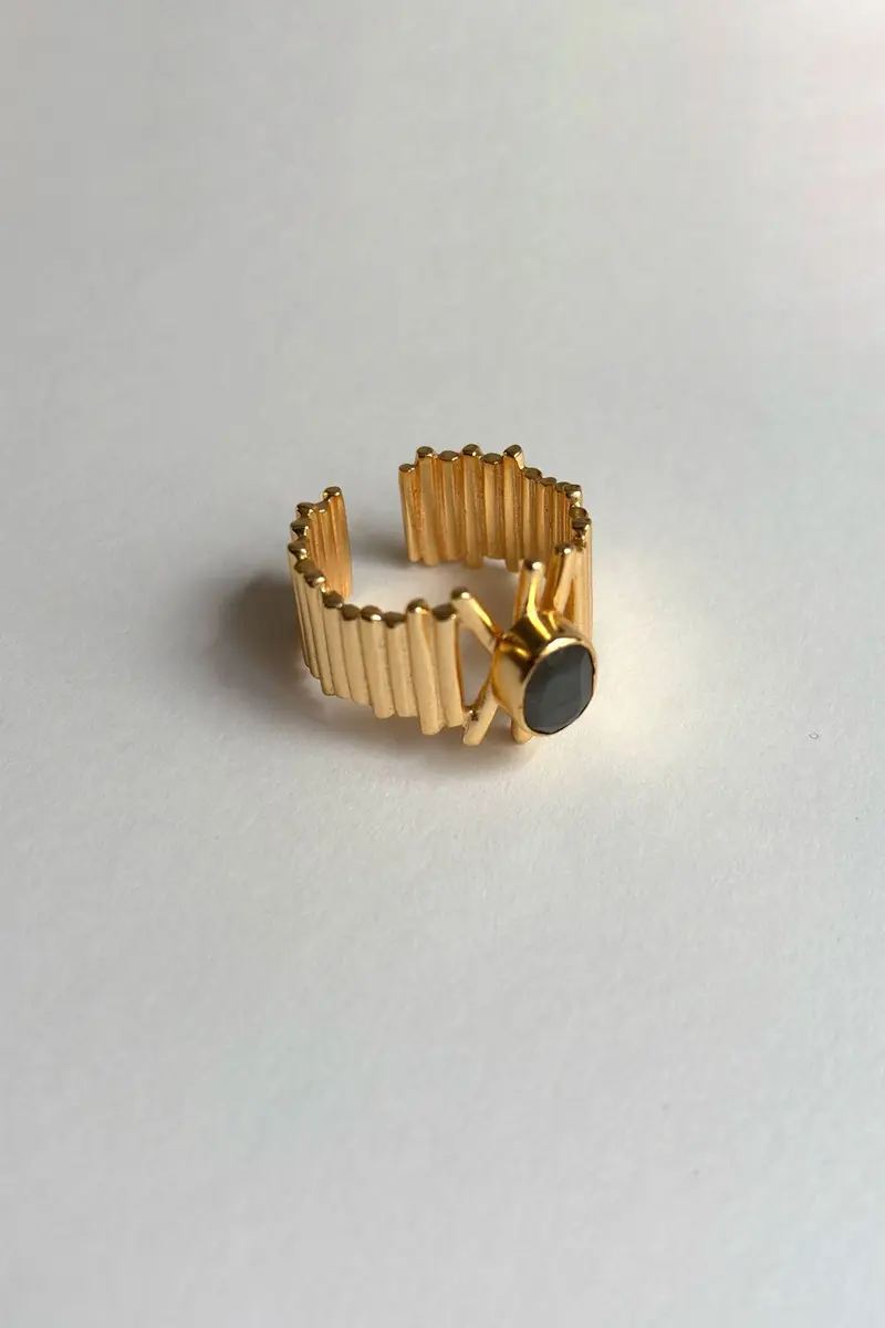 Anillo Dorado Ajustable Con Labradorita Grisácea