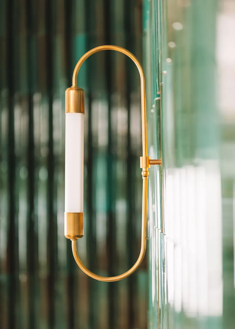 Aplique doble arco de latón para pared