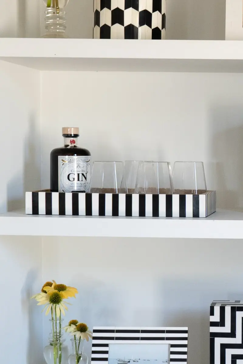 Bandeja De Resina Y Madera Con Diseño De Rayas Blancas Y Negras