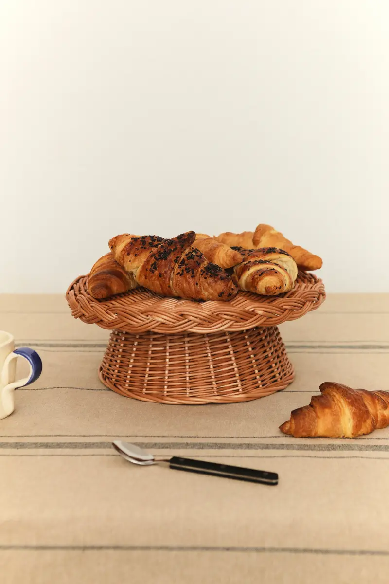 Bandeja pedestal circular mimbre natural