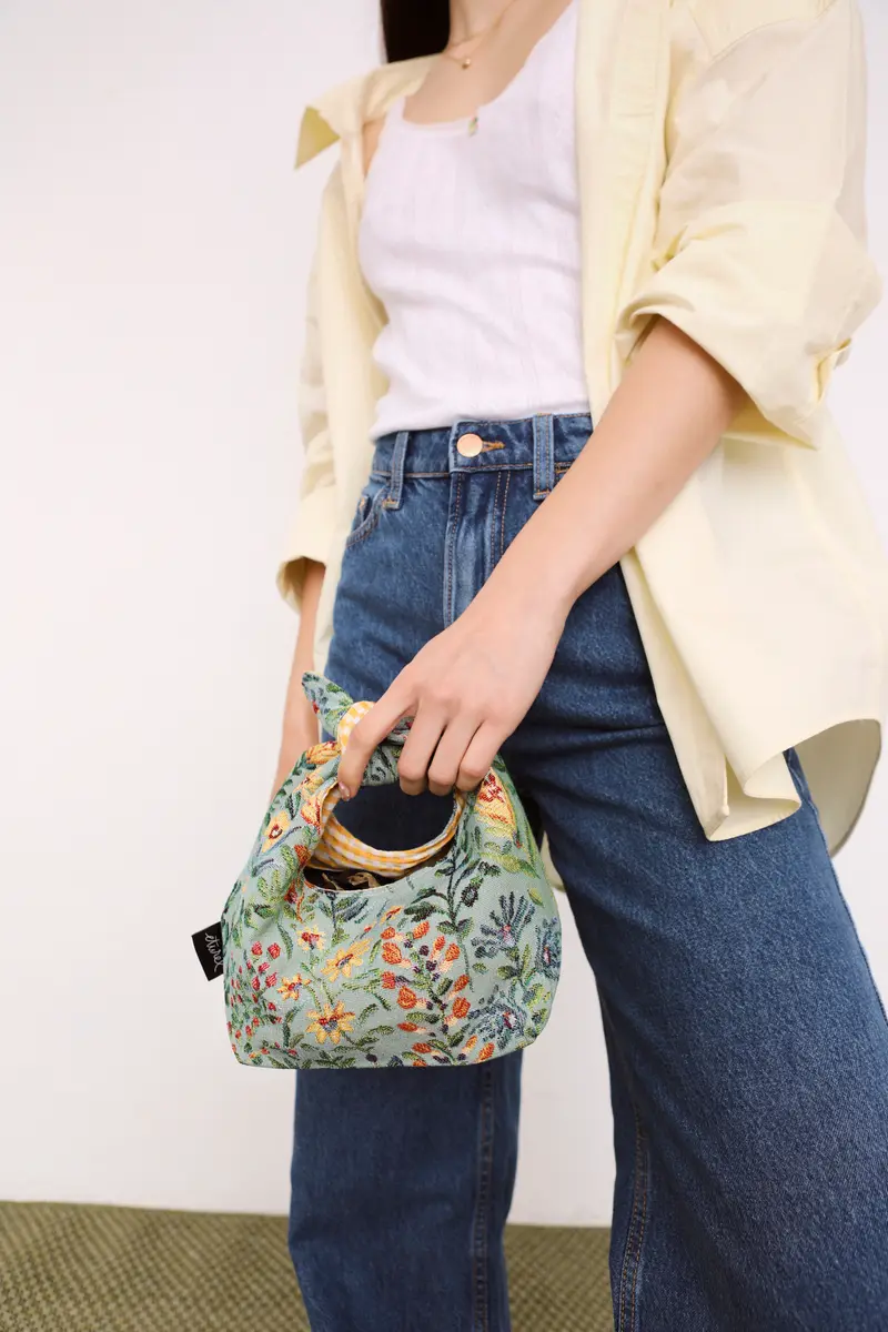 Bolso mano anudado tejido azaleas celestes