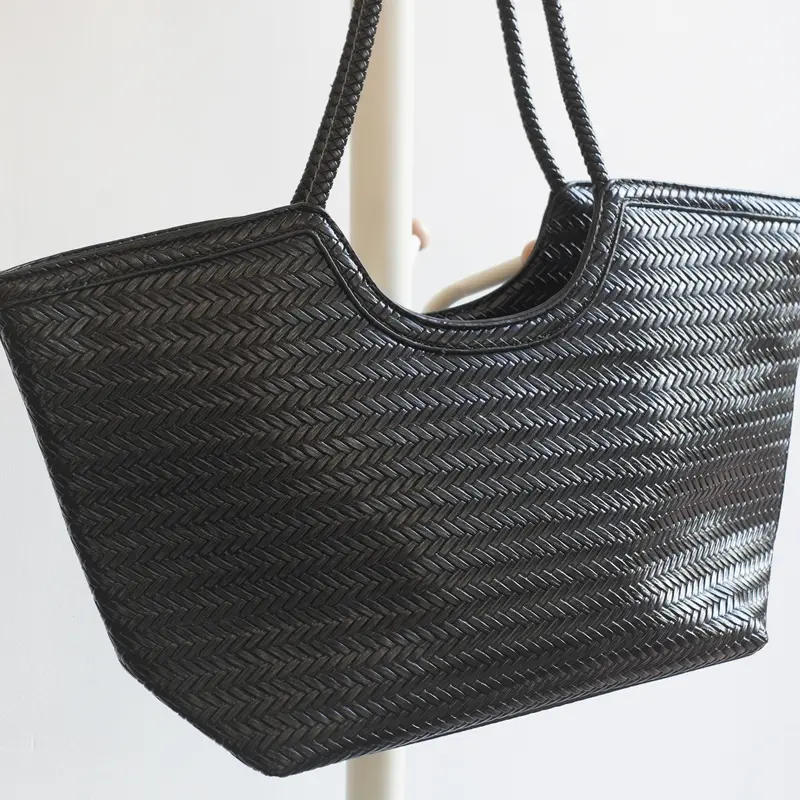 BOLSO SHOPPER TRENZADO NEGRO