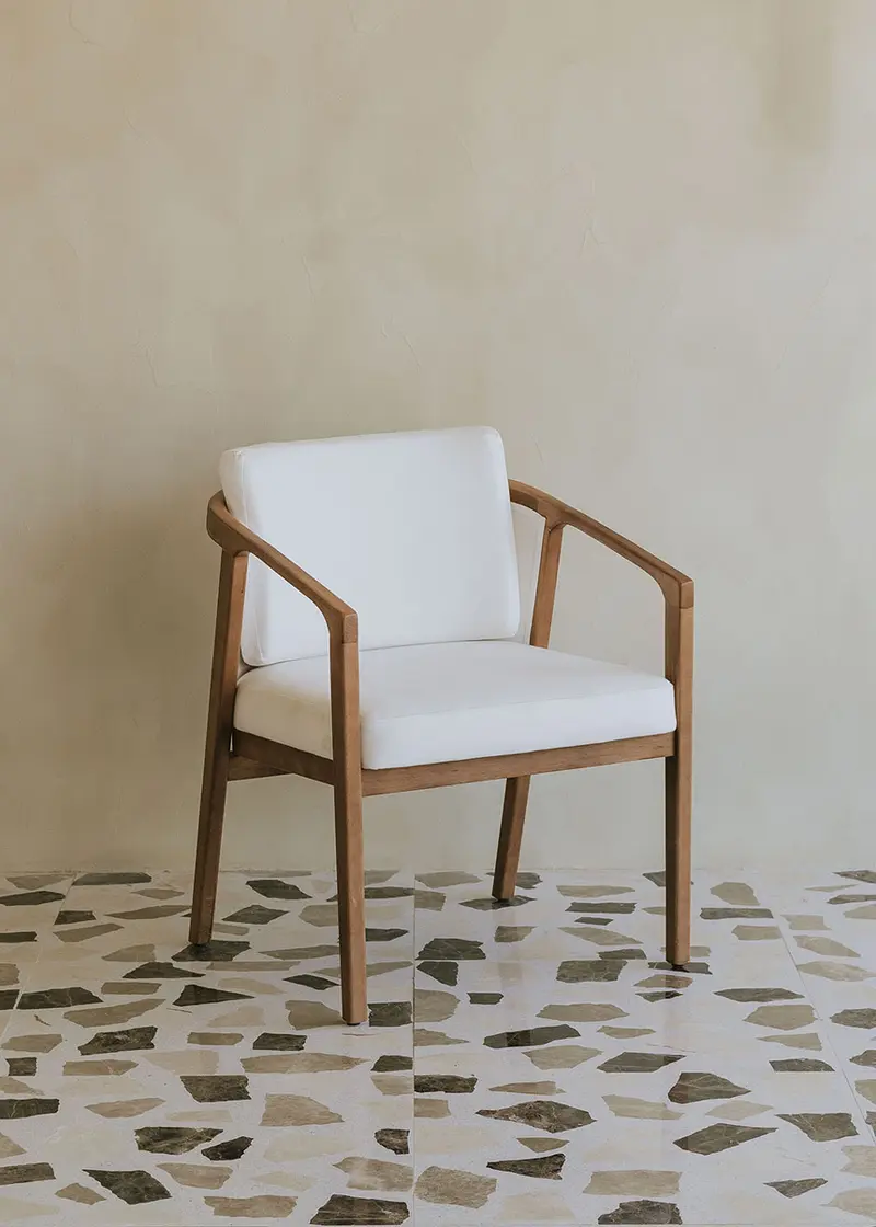 Butaca blanca de madera para exterior