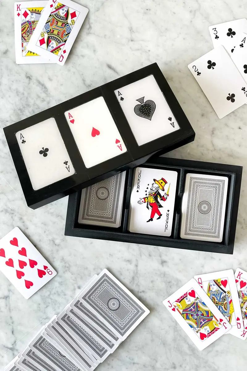 Caja De Madera Alargada Con 3 Juegos De Cartas