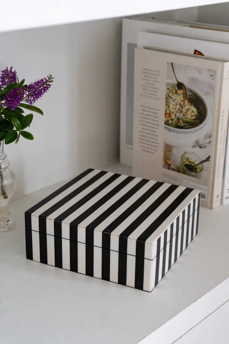 Caja Decorativa De Resina Cuadrada Con Diseño De Rayas Blancas Y Negras