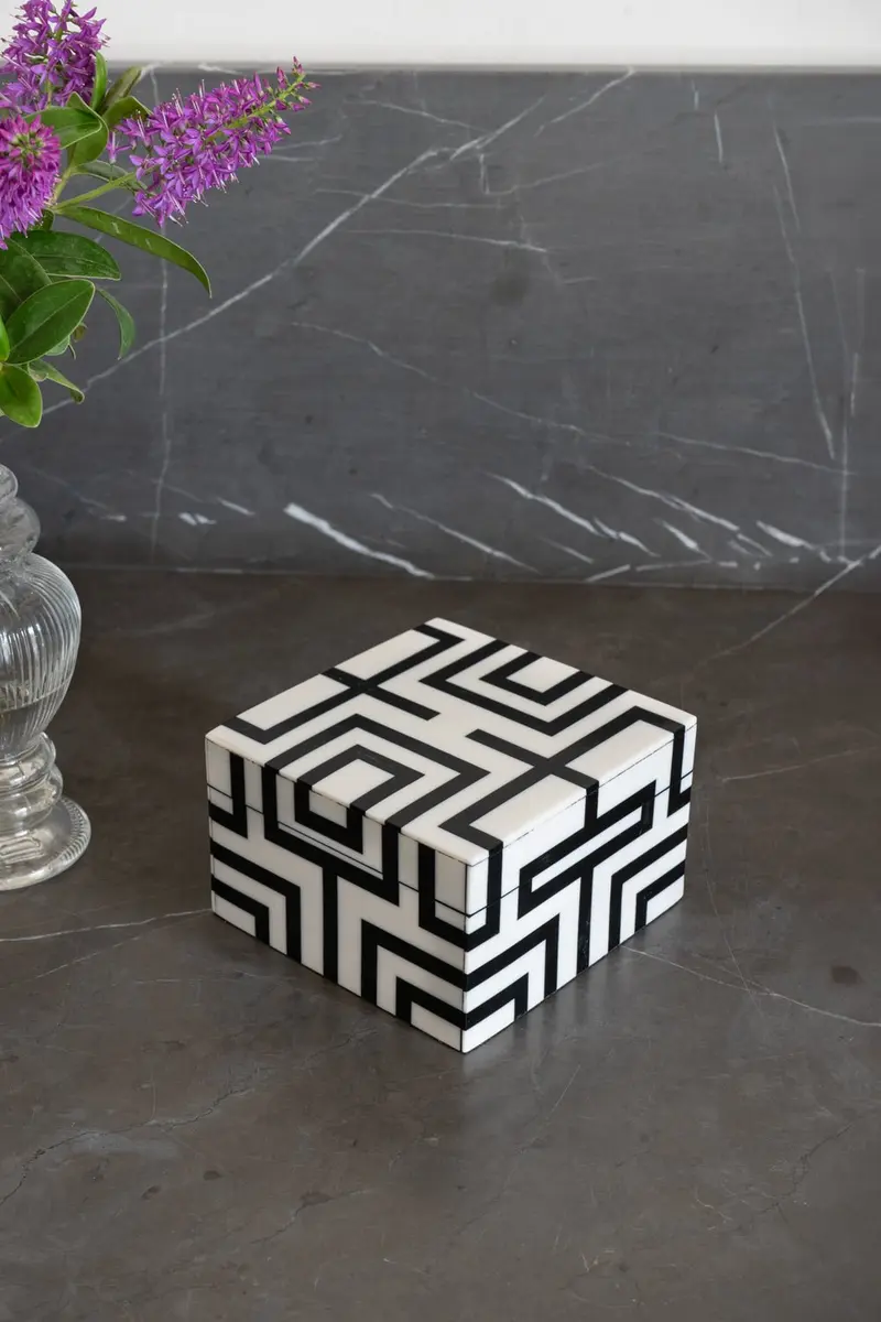 Caja Decorativa Mini De Resina Cuadrada Con Diseño De Puzle Blanca Y Negra