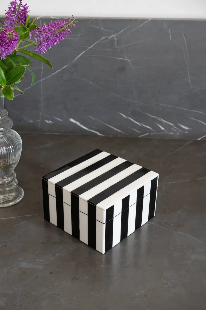 Caja Decorativa Mini De Resina Cuadrada Con Diseño De Rayas Blancas Y Negras