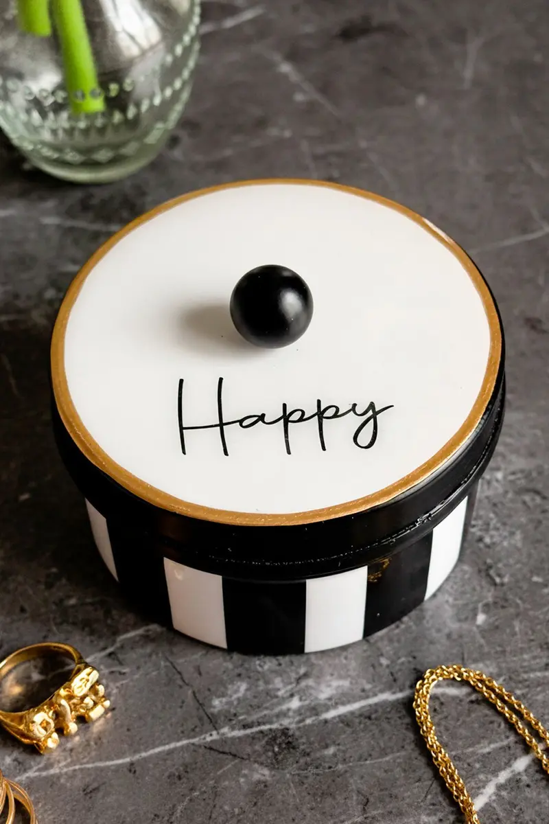 Caja Decorativa Rayas Blancas Y Negras Con Mensaje "Happy"
