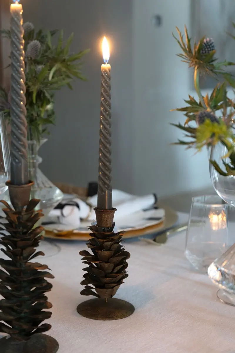 Candelabro Con Diseño De Pino Verde Y Dorado De Metal Pequeño