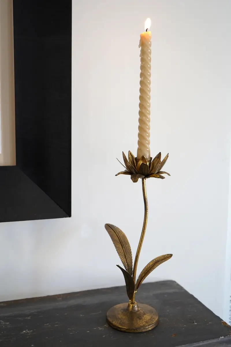 Candelabro De Metal Dorado Con Diseño De Flor Mediano