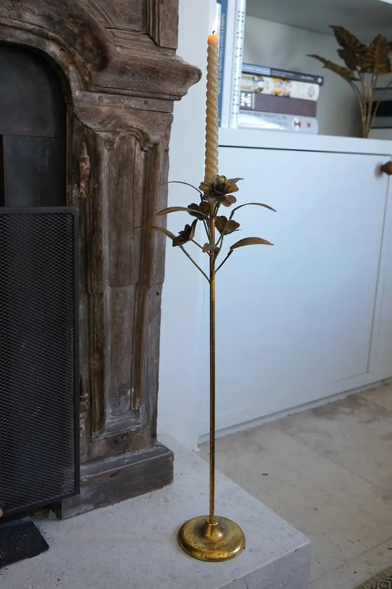 Candelabro De Metal Dorado Con Diseño De Flores Mediano