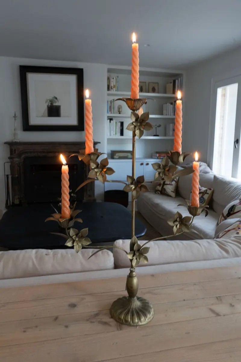 Candelabro Dorado Alto Con Diseño De Flores Para 5 Velas