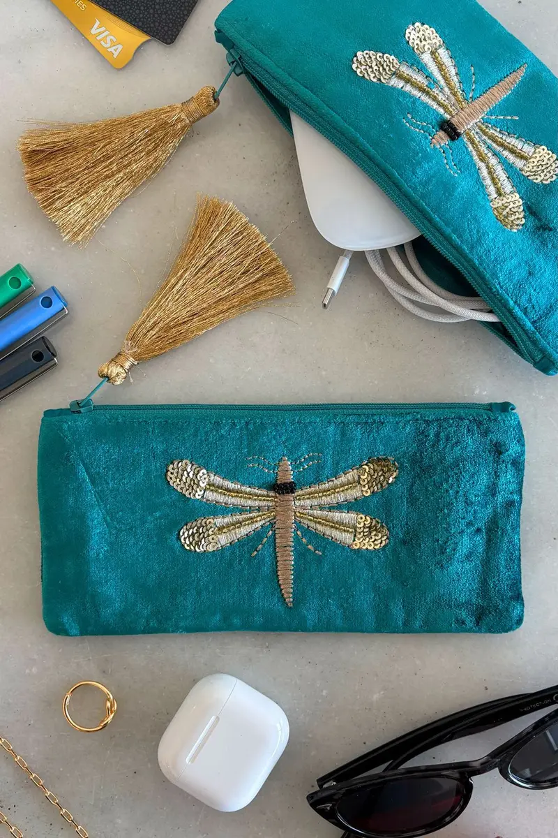 Cartera De Terciopelo Azul Con Libélula Bordada