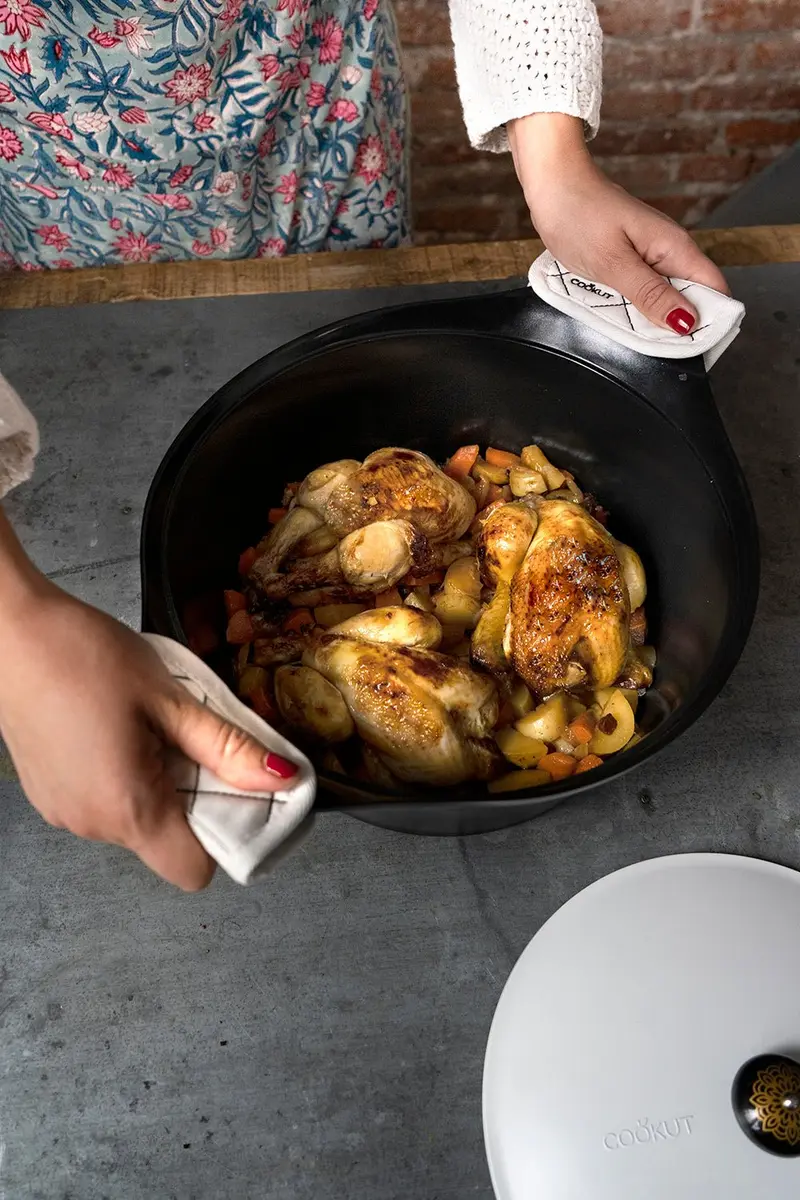 Cocotte Negra Con Tapa Blanca Grande