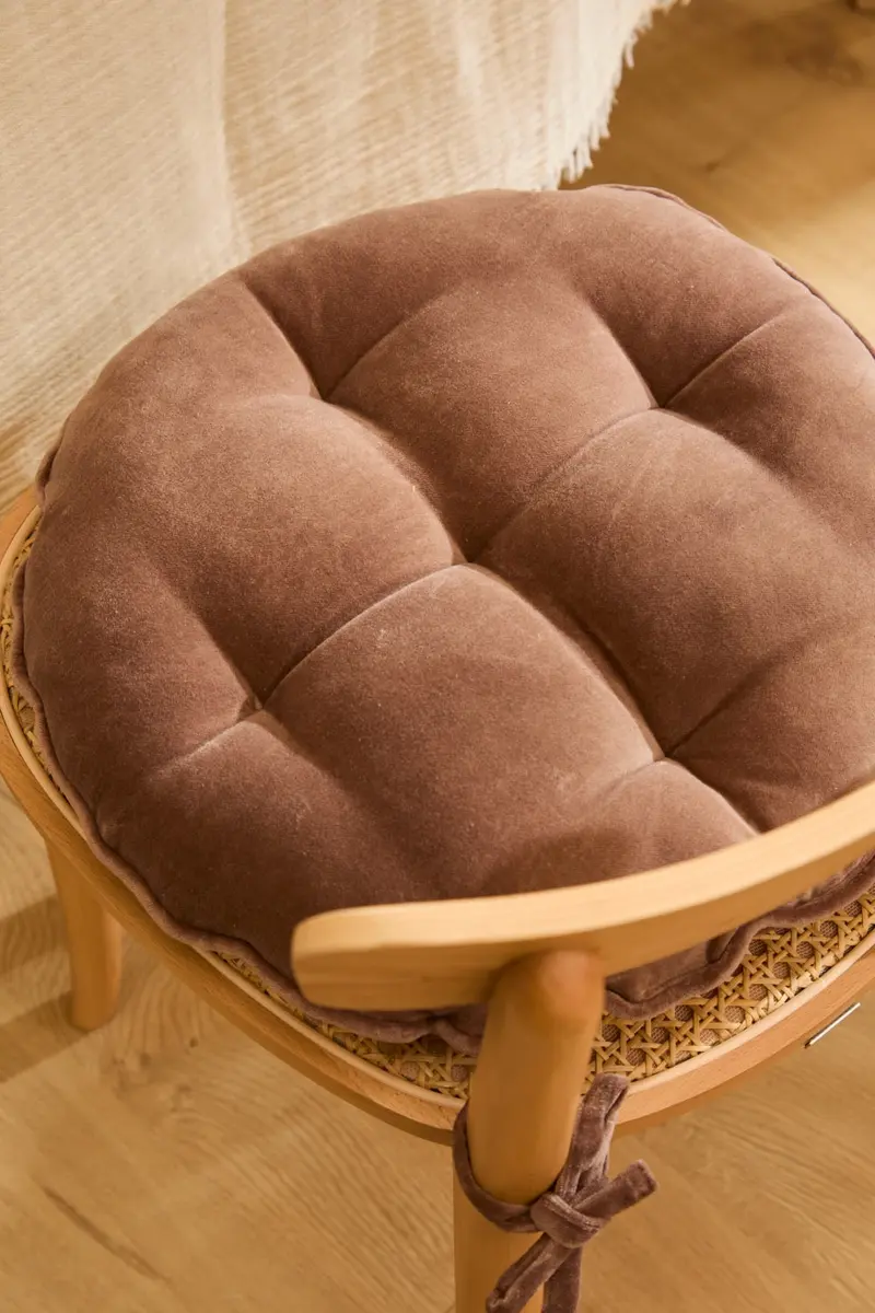 Cojín de silla redondo de terciopelo marrón Velour