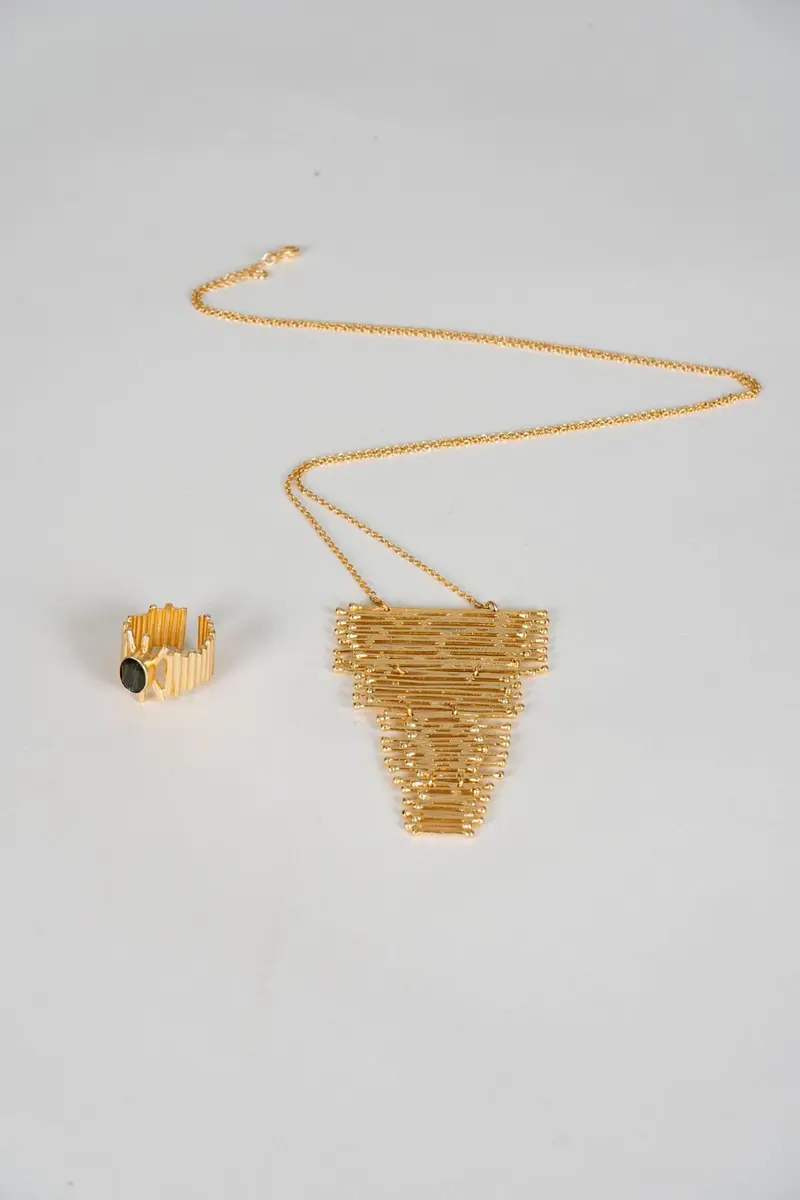 Combinación Anillo Labradorita & Collar Cascada Dorados