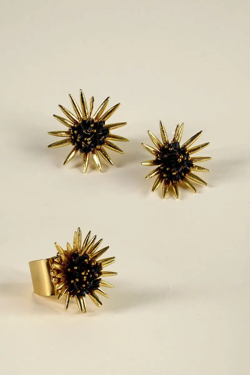 Combinación Anillo & Pendientes Dorados Diseño Girasoles Negros