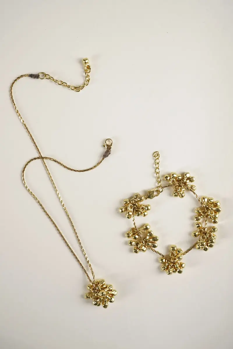 Combinación Pulsera & Collar Dorado Con Borlones