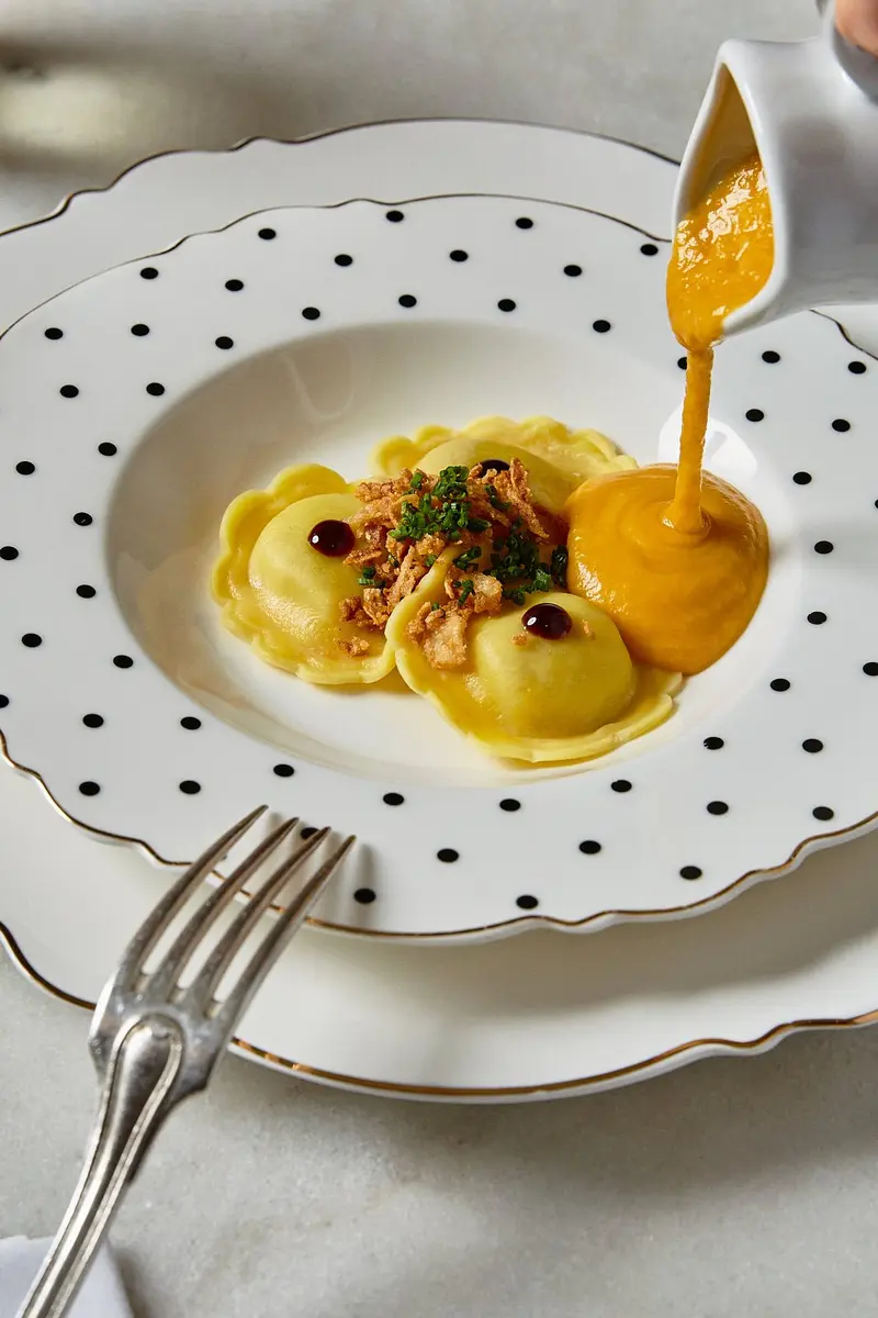 Crema Calabaza Con Raviolis Rellenos De Trufa Y Parmesano Para Cuatro