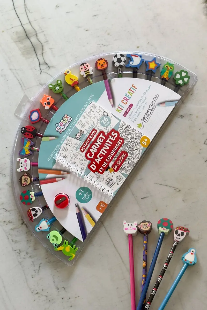 Cuaderno De Actividades Con Lápices De Colores