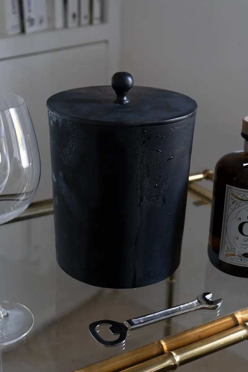 Cubitera Negra Con Tapa Mediana