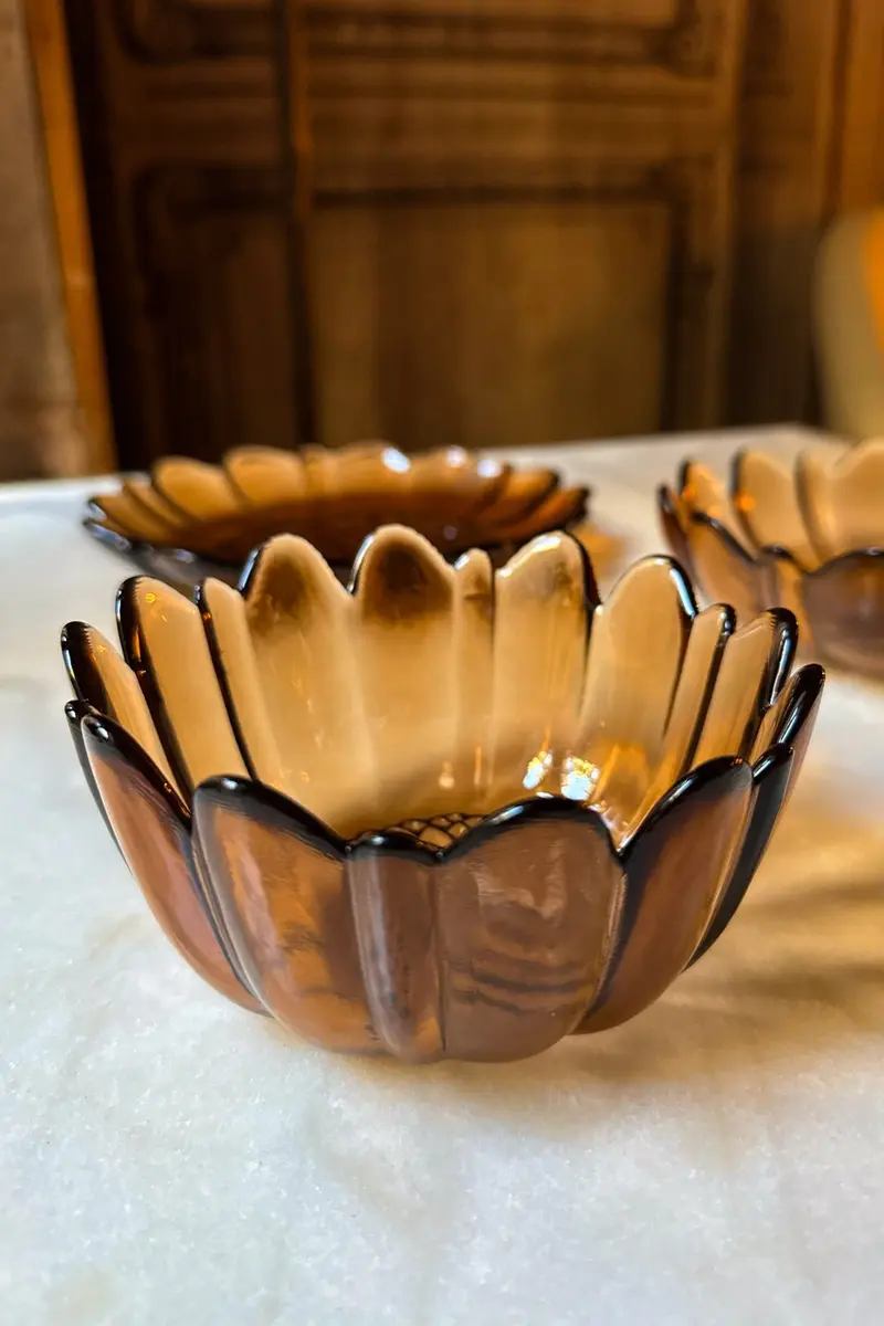 Cuenco De Cristal Con Diseño De Flor Irregular Ámbar