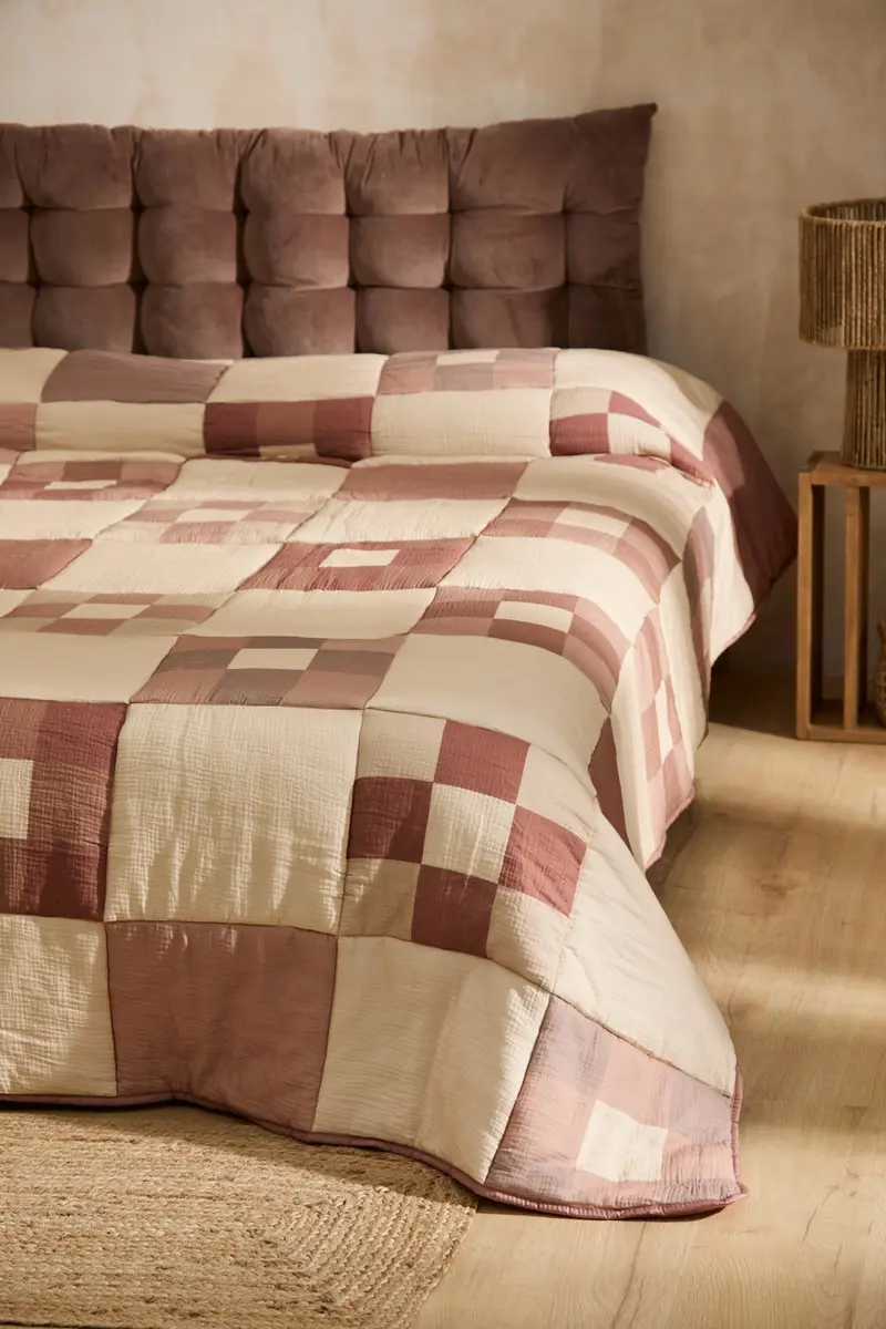 Edredón de patchwork en tonos tierra Renne