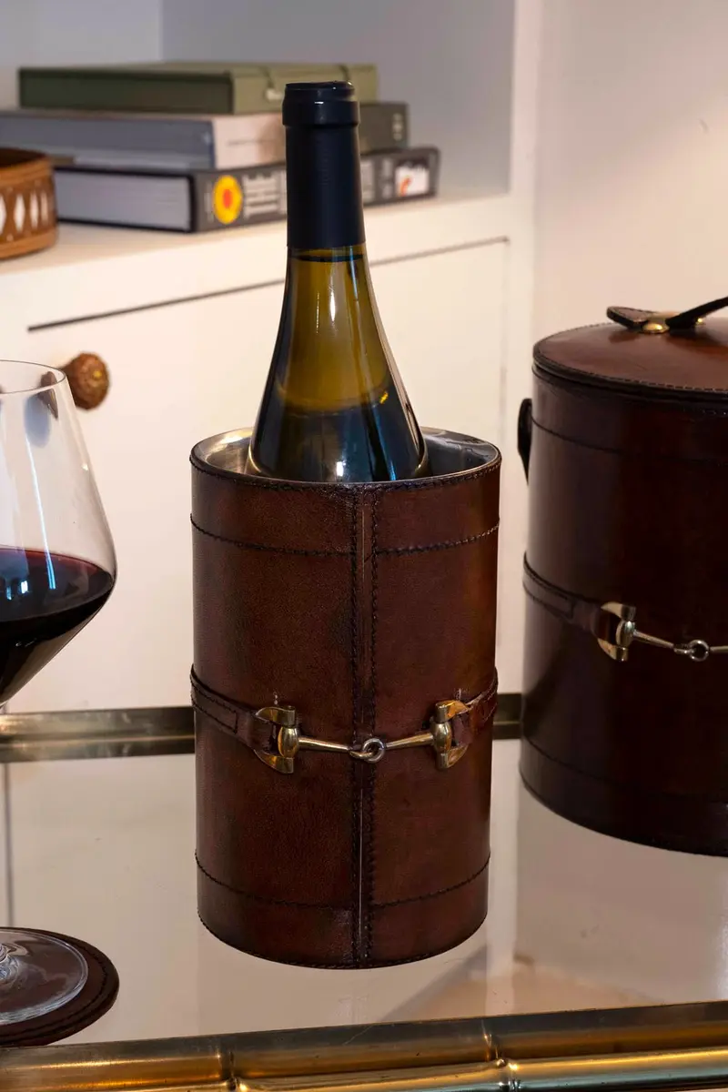 Enfriador De Botellas De Cuero Con Detalle De Hierro De Caballo