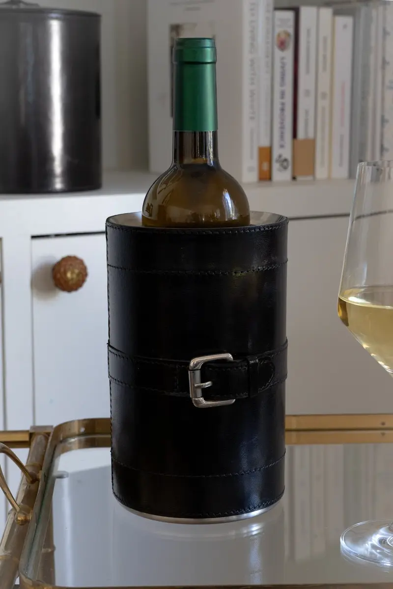 Enfriador De Botellas De Cuero Negro Con Detalle De Hebilla