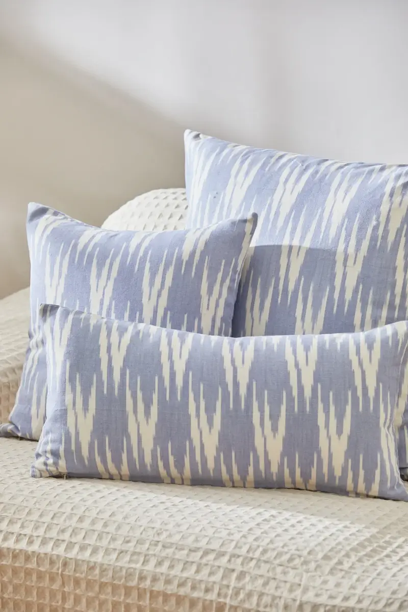Funda de cojín de algodón ikat azul Trani