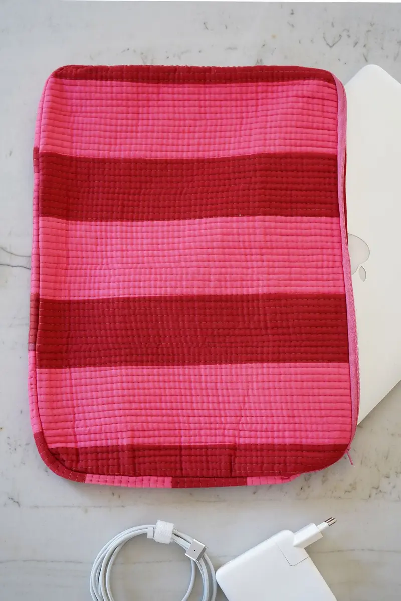 Funda Para Portátil Rayas Rosas Y Rojas