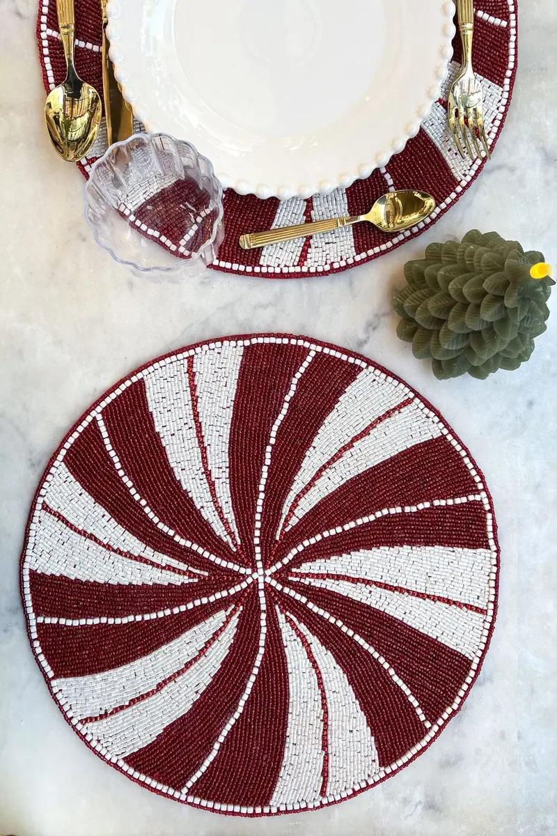 Individual Caramelo Rojo Y Blanco Bordado Con Cuentas