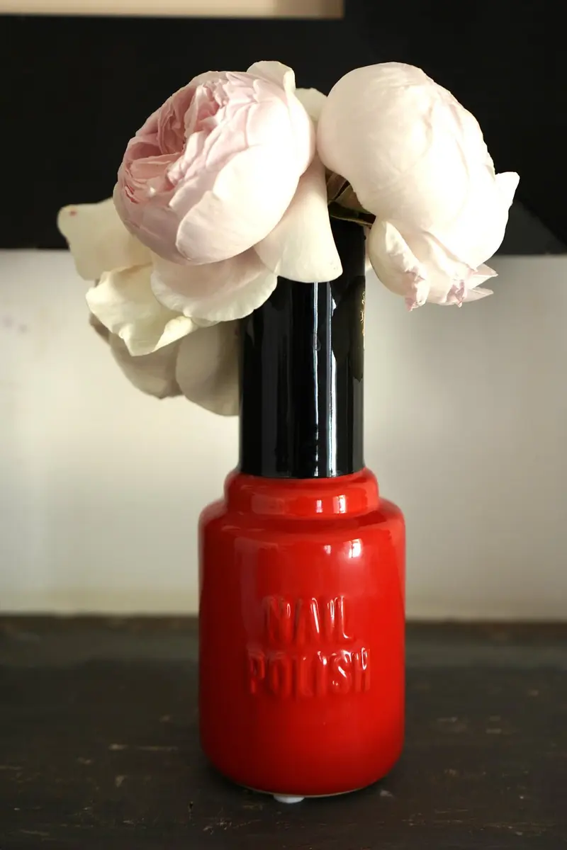 Jarrón Con Forma De Pintauñas Rojo
