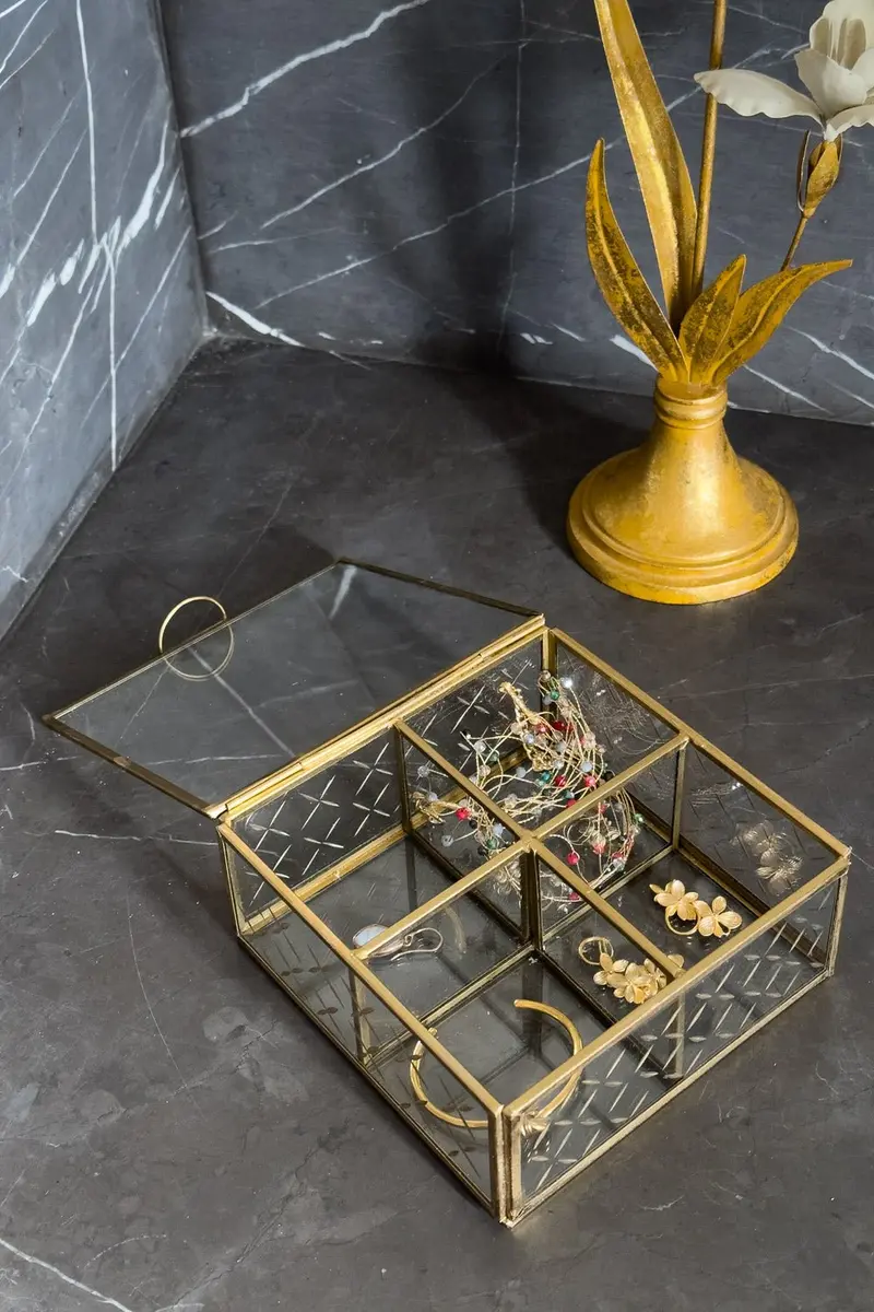Joyero De Cristal Con Detalles Dorados