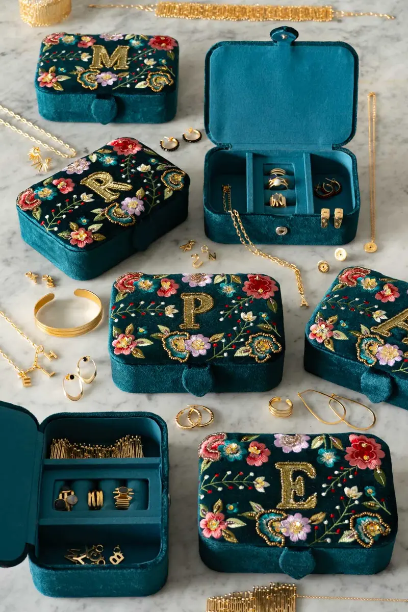 Joyeros De Terciopelo Con Iniciales Y Flores Bordadas
