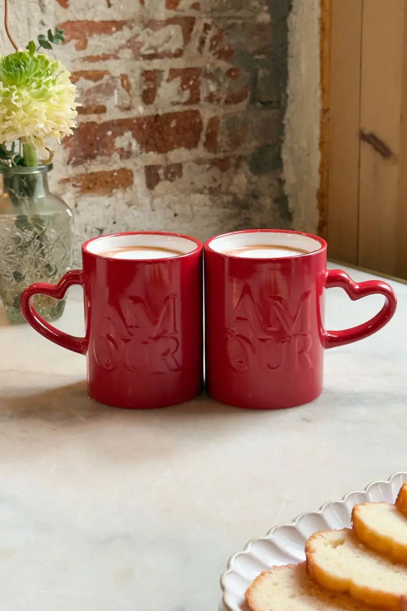 Juego De Dos Tazas "Amour" Y Asas De Corazón