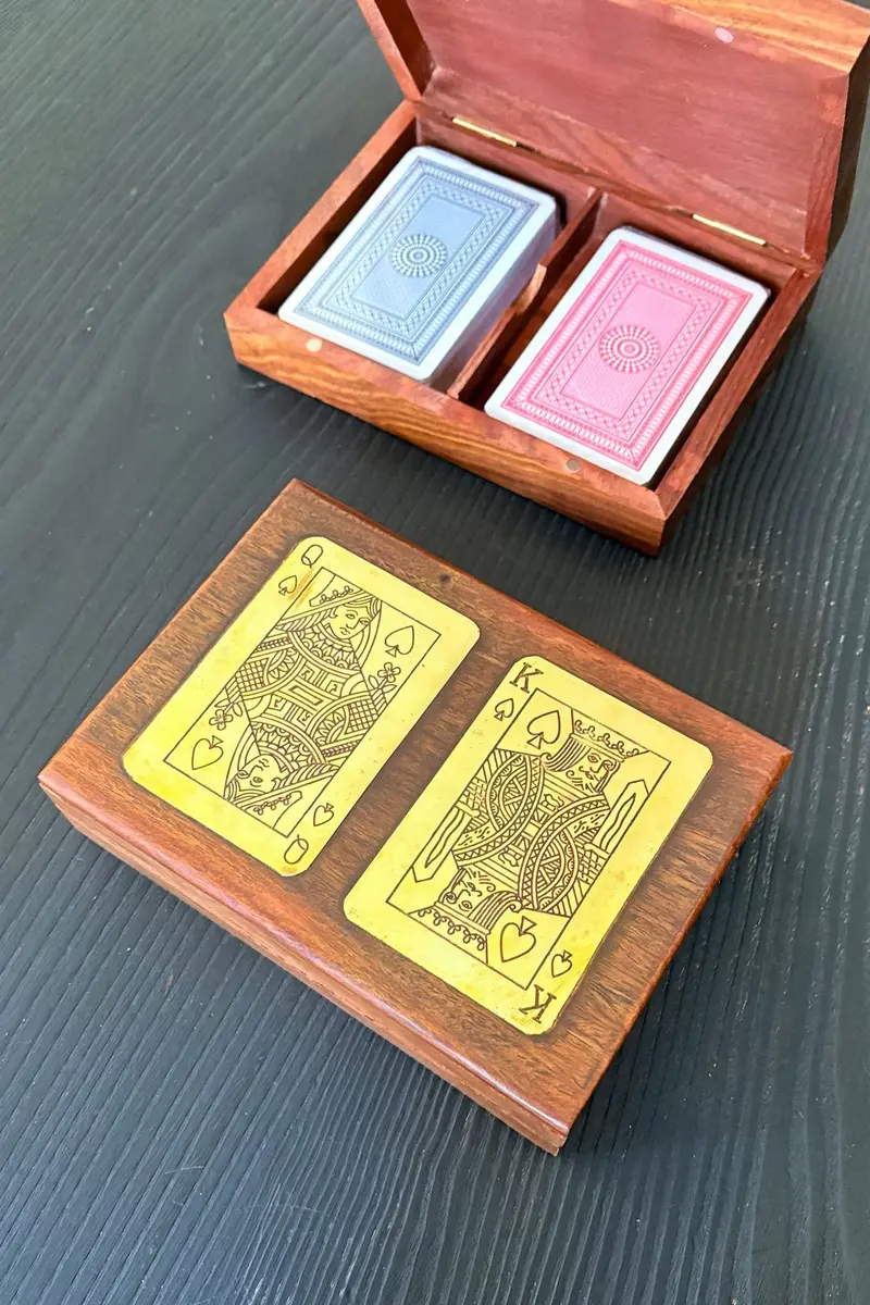Juego Set 2 Cartas En Caja De Madera