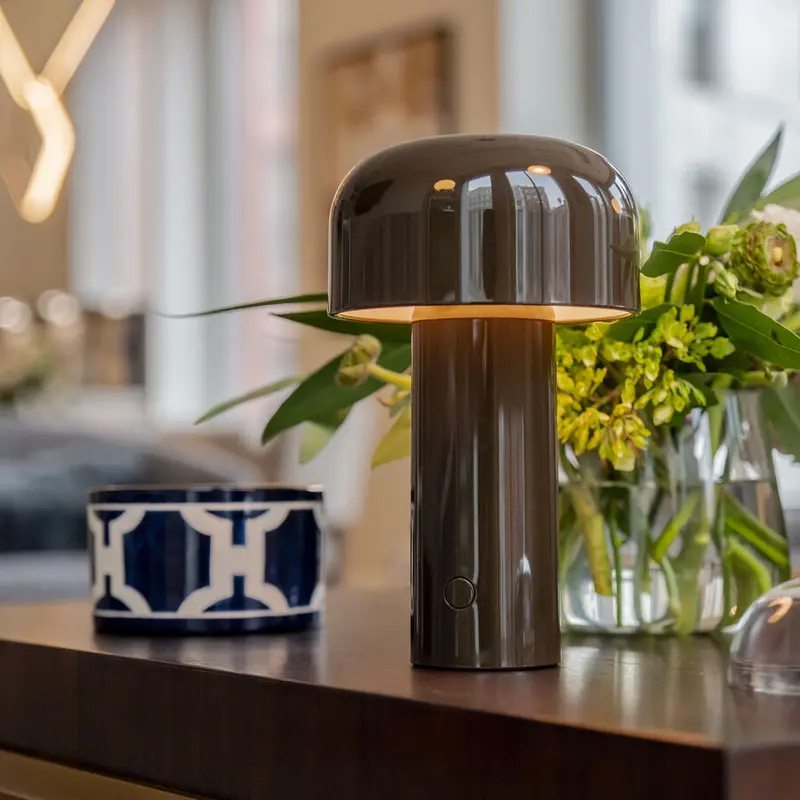 Lámpara de mesa Bellhop