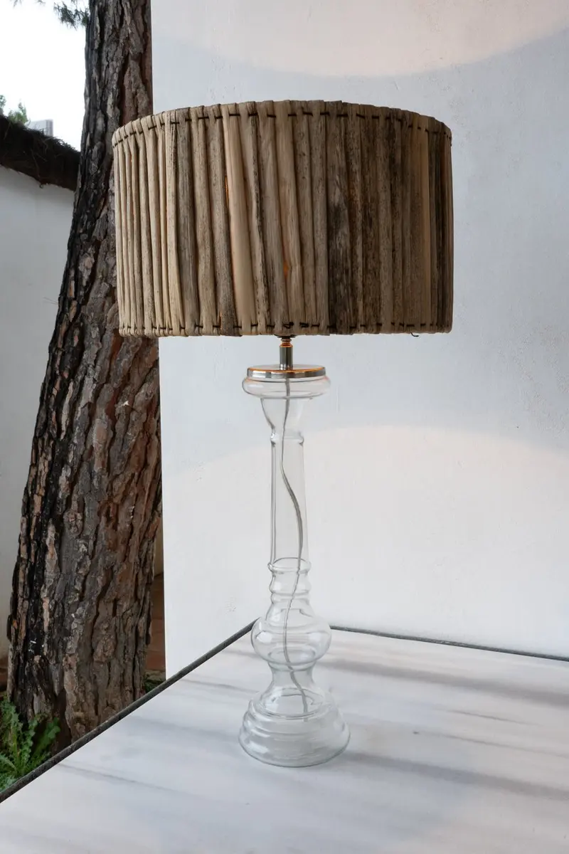 Lámpara Pantalla De Madera Y Pie De Cristal