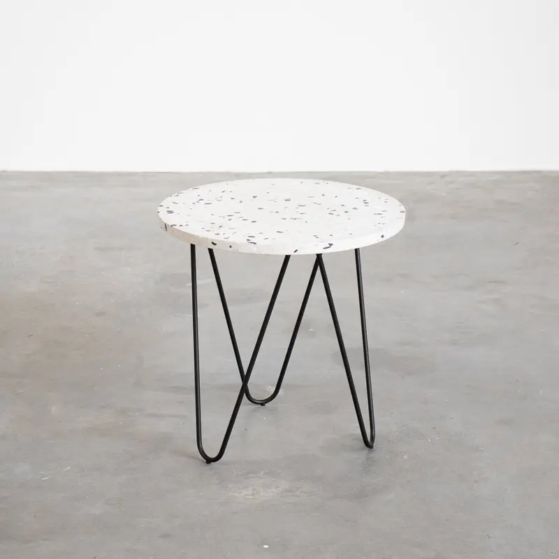 Mesa auxiliar Kay - Terrazo blanco/negro - 40×40×40cm
