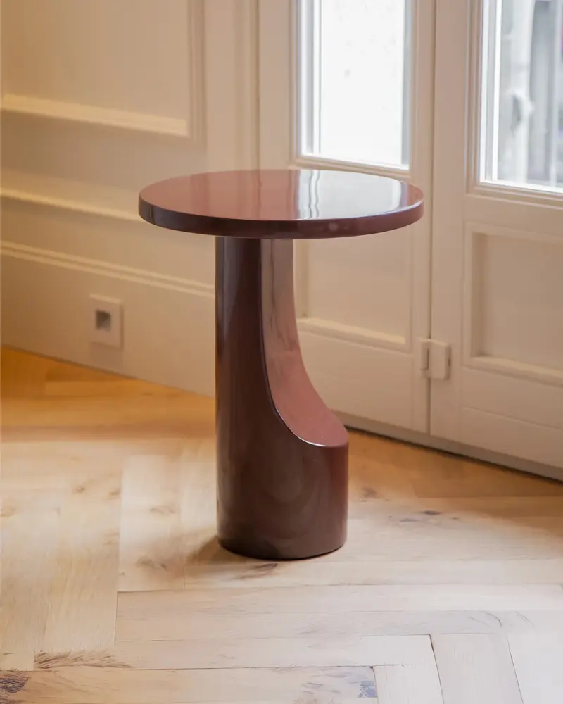 Mesa auxiliar salón comedor redonda microcemento calidad premium pequeña granate alto brillo Alia