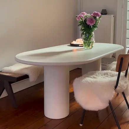 Mesa de comedor ovalada con patas redondas - Kimberly - Microskin