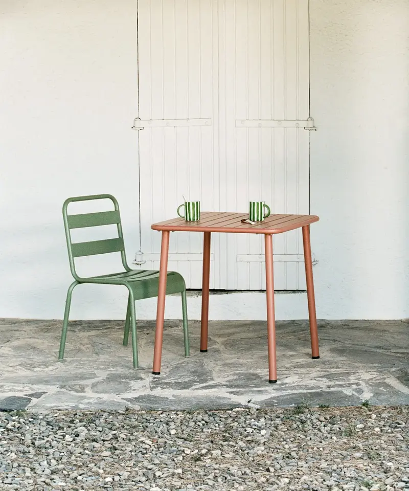 Mesa exterior de metal cuadrada Brisa (70x70 cm)