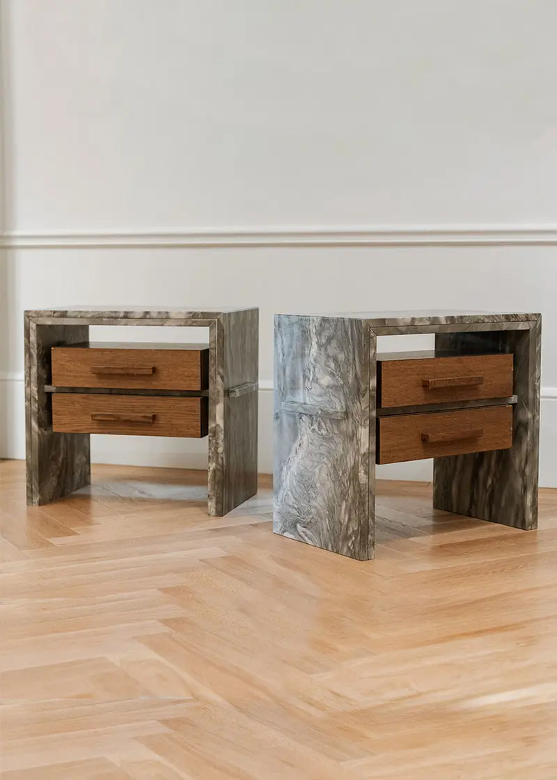 Mesita de noche de madera natural de roble y mármol