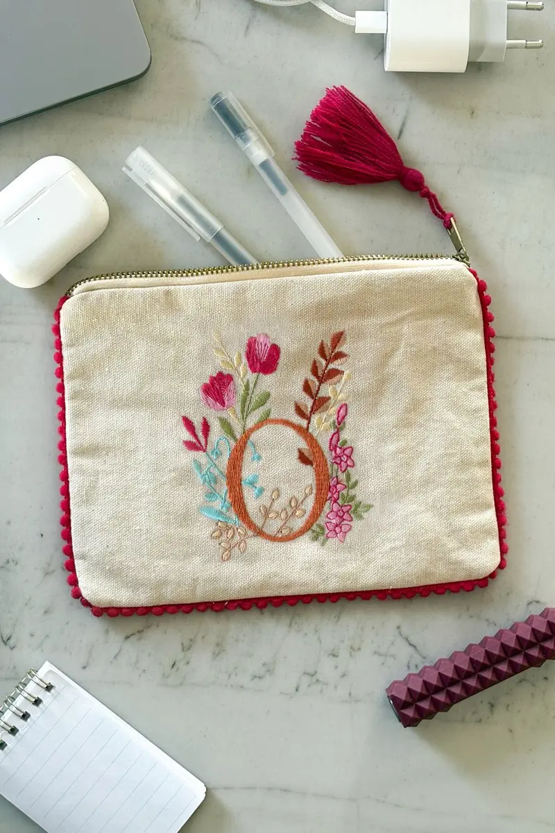 Neceser Con Inicial O Y Flores Bordadas