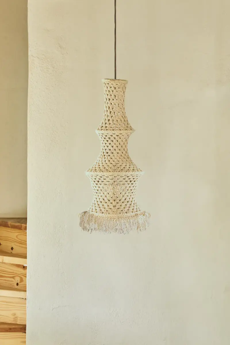 Pantalla mediana para lámpara de techo de crochet cruda Pleko