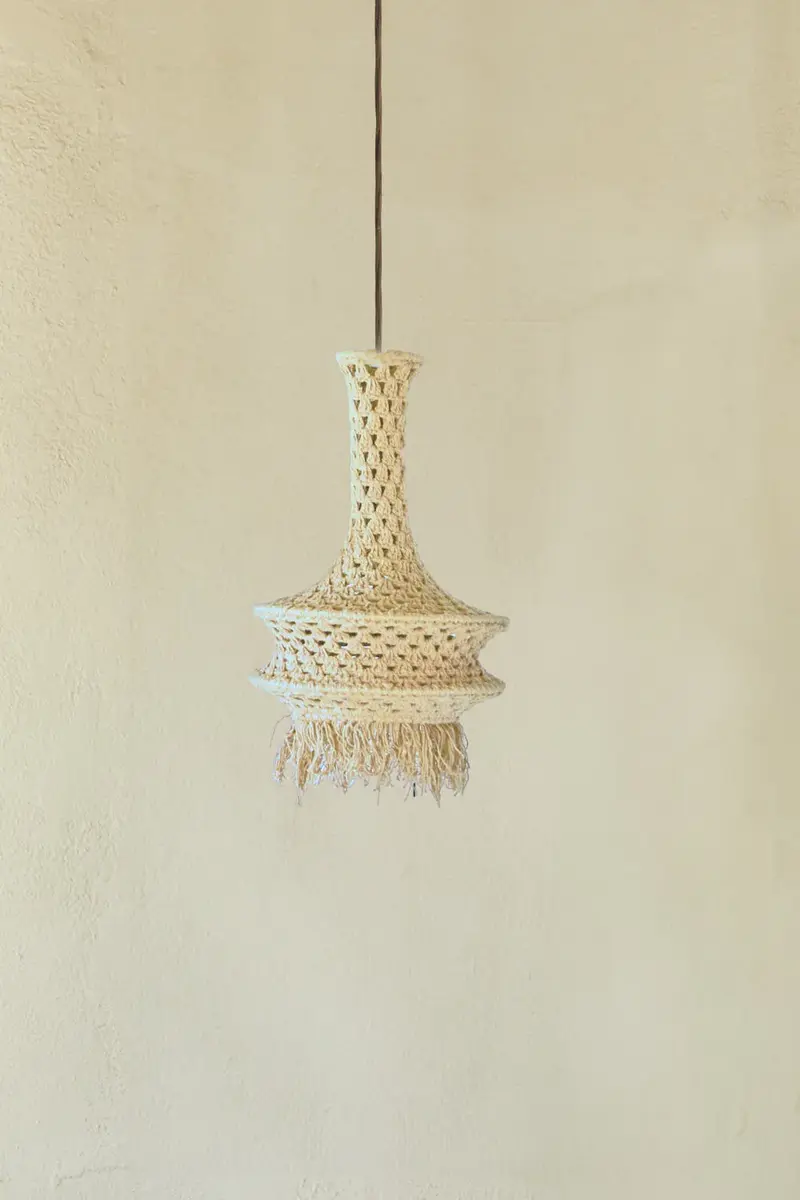 Pantalla pequeña para lámpara de techo de crochet cruda Pleko